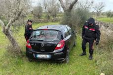 Squinzano, carabinieri trovano auto abbandonate nelle campagne: erano usate per assalti a bancomat