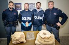 Matera, ruba la scultura di Andrea Roggi in Piazza Duomo: arrestato l'autore del furto