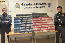 Cerignola, sorpresi mentre trasportavano 58 kg di sigarette: 3 arresti e sequestro del carico dalla Gdf