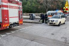Scontro tra due auto nel quartiere Bozzano a Brindisi: due feriti