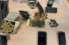 Trani, scoperto un deposito di pistole, munizioni e ordigni nelle campagne: due denunce