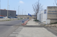 Bari, in zona industriale la pista ciclabile tra buche e buio: &laquo;Qui poca sicurezza&raquo;