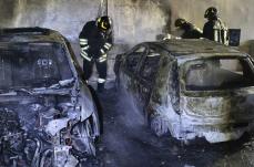 Doppio rogo di auto nel Barese: incendiate tre auto a Mola e Gioia del Colle