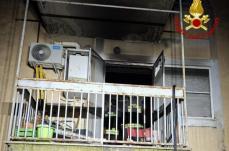 Brindisi, scoppia l'incendio in piena notte in un appartamento: illeso l'inquilino