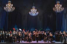 La Traviata conquista gli studenti: il Petruzzelli di Bari apre due recite alle scuole