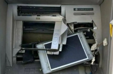 Assalto al bancomat a Torricella: la tecnica della marmotta non funziona, banda in fuga senza bottino