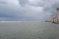 Allerta vento in tutta la Puglia, i sindaci di Bari e Foggia chiudono parchi e giardini