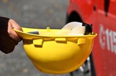 Ancora un operaio morto sul lavoro: ecco chi era Roberto di Ponzio, 38enne colpito da un palo della luce nel cimitero di Taranto