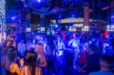 I testimoni: &laquo;Nel locale c'erano due persone armate, poteva essere una strage&raquo;. I buttafuori: &laquo;Siamo stati minacciati dal killer&raquo;