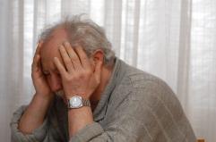 Taranto, minaccia di morte il padre per estorcere denaro: arrestato 52enne