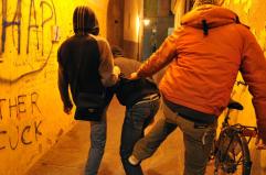 Lite nel bar, poi l’accoltellamento: paura a Conversano, ferito un 20enne. Branco in fuga