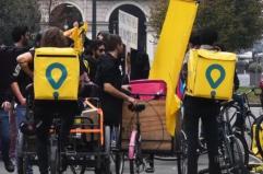 Foggia, rider aggredito e derubato con spray urticante: perde 70 euro di consegna e dovrà risarcire la piattaforma