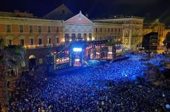 Capodanno a Bari, prime indiscrezioni sull'evento Mediaset: show con Gigi D'Alessio, duo Panicucci-Rovazzi alla conduzione