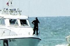 Trovato in mare il cadavere di una donna: indagini a Torre dell'Orso