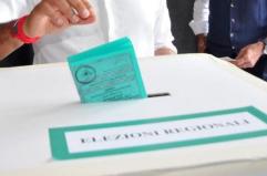 Puglia, il calo costante dell'affluenza: 15 punti in meno del 2020. Favoriti i partiti più piccoli