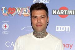 Fedez operato di nuovo: «Avrò una cicatrice carina»