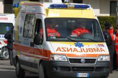 Taranto, crolla balcone al secondo piano di un edificio a pochi metri da piazza Ebalia: due feriti