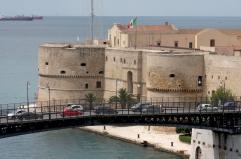 Taranto, stop ai parcheggi in piazza Castello: ecco tutte le modifiche alla circolazione