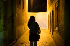 Tutto è ridotto a oggetto e a bene di consumo, ma nessuno tocchi le donne