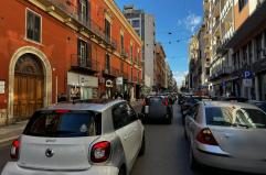 Traffico e parcheggi, il centro di Bari va in tilt: Murat, Madonnella e Libertà i quartieri più intasati