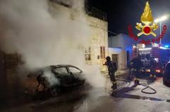 Taranto, incendio nella cucina di un appartamento: un ustionato
