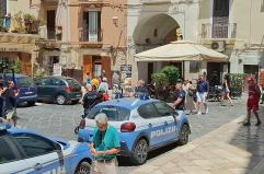 Fugge tra le vie di Bari Vecchia in monopattino per sottrarsi all'alt della polizia: il rampollo Capriati patteggia 8 mesi di reclusione