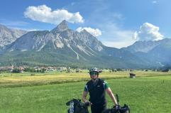 Da Berlino a Turi in bicicletta: pugliese fuorisede torna a casa su due ruote e racconta la sua avventura sui social