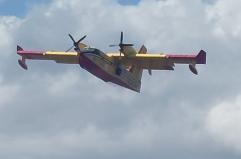 Scoppia un maxi-incendio in Salento: Canadair in azione a Santa Cesarea Terme