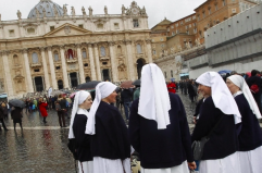 La movida porta polemiche e allora riapriamo i conventi