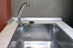 A Lecce una palazzina Arca Sud senz’acqua: Mignone e Cgil ai ferri corti