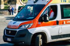 Corato, due operatrici del 118 aggredite mentre soccorrevano un uomo: strattonate e minacciate
