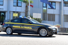 Sorpreso con pistola e 24mila euro: resta in carcere 23enne tarantino