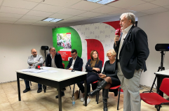 Il Pd inizia il derby elettorale con le civiche di Decaro