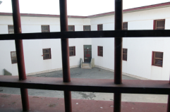 Telefonini in carcere a Taranto, chiuse le indagini su 30 detenuti