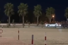 Foggia, al centro commerciale rubano il suv con la tecnica della «spintarella» davanti a tutti: il video diventa virale
