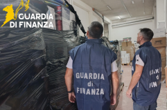 A Matera abbigliamento, borse e giocattoli contraffatti: sequestro di 10mila prodotti dalla Guardia di Finanza