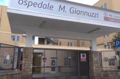 Manduria, maneggia tanica di benzina con sigaretta accesa: esplosione, 52enne ustionato trasferito d'urgenza a Napoli