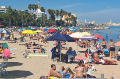 Bari, bimba molestata da un uomo a Pane e Pomodoro mentre giocava in acqua