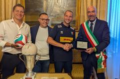 A Nino Gagliardi, coach barese delle azzurre della pallavolo under 21, va il riconoscimento del Comune di Bari