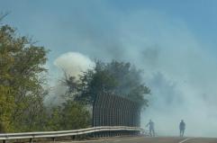 Incendio blocca la SS 274 a Ugento: traffico deviato in entrambe le direzioni