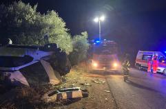 Sp240, nella notte Fiat 500 esce fuori strada ribaltandosi: due i feriti, uno è in codice rosso FOTO