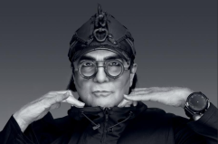 «Mi sono vestito da marionetta proprio per non esserlo»: Renato Zero festeggia i 75 anni con tour e disco nuovo