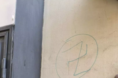 Lucera, scritte razziste e una svastica sul muro di un esercizio commerciale: la rabbia del sindaco