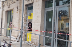 San Pietro Vernotico, fanno esplodere il postamat ma poi fuggono a mani vuote