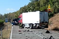 Tragico incidente sulla SS 598 a Scanzano Jonico: scontro tra auto e camion, quattro morti e sei feriti