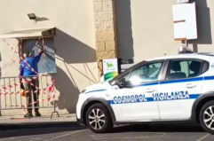 Frigole, assalto nella notte allo sportello bancomat della Bpp di piazza Bertacchi FOTO