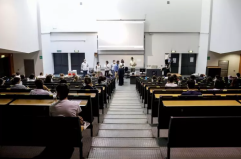 «Medicina dovrebbe studiarla chi viene da classico o scientifico. Iniziare a 25 anni? Meglio consegnare pizze»: a Bari bufera su una docente