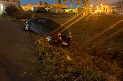 Gagliano del Capo: la strada è troppo stretta e un'auto finisce in un fossato