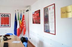Sessismo durante il tavolo istituzionale, Cgil denuncia caso a Bari. La frase alla sindacalista: «Non potevi restare a casa a cucinare?»