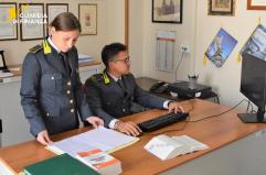 Vendono auto di lusso online e spariscono con l'acconto di 8mila euro di una vittima salentina: denunciati in due